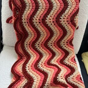 Cozy Waves Knit Throw Blanket - Red and Cream